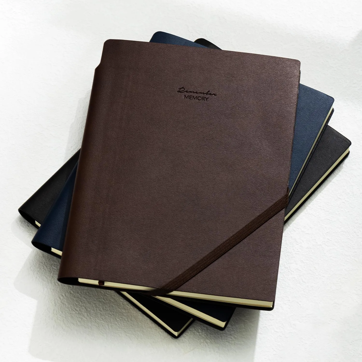 Бизнес-блокнот Deli Squared Notebook A5 искусственная кожа, резинка фиксации, тиснение, синий - Image 10